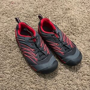 NEW CONDITION | Women's KEEN lace-up sneakers black & red tennis shoes US size 6